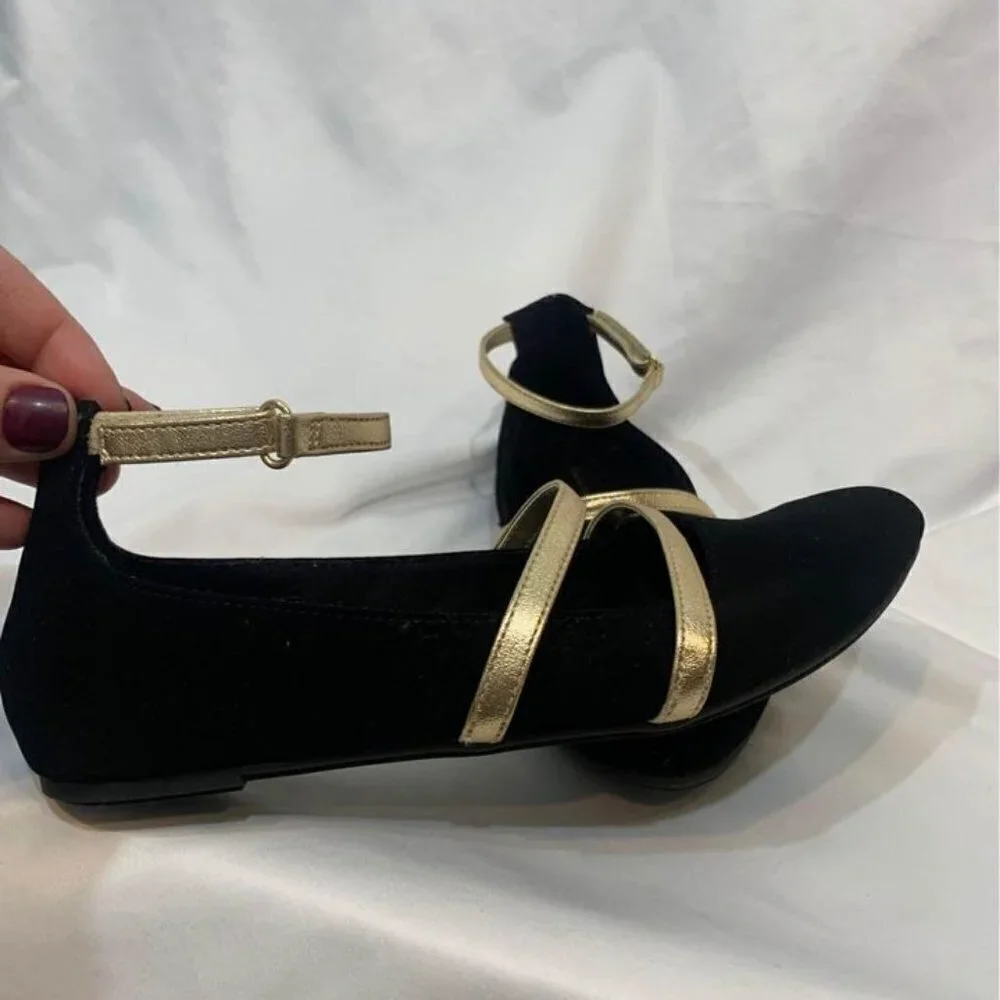 GIRLS American eagle shoes. Brand new. Never worn. Size 3.5. $20. Black/gold. - Picture 4 of 6